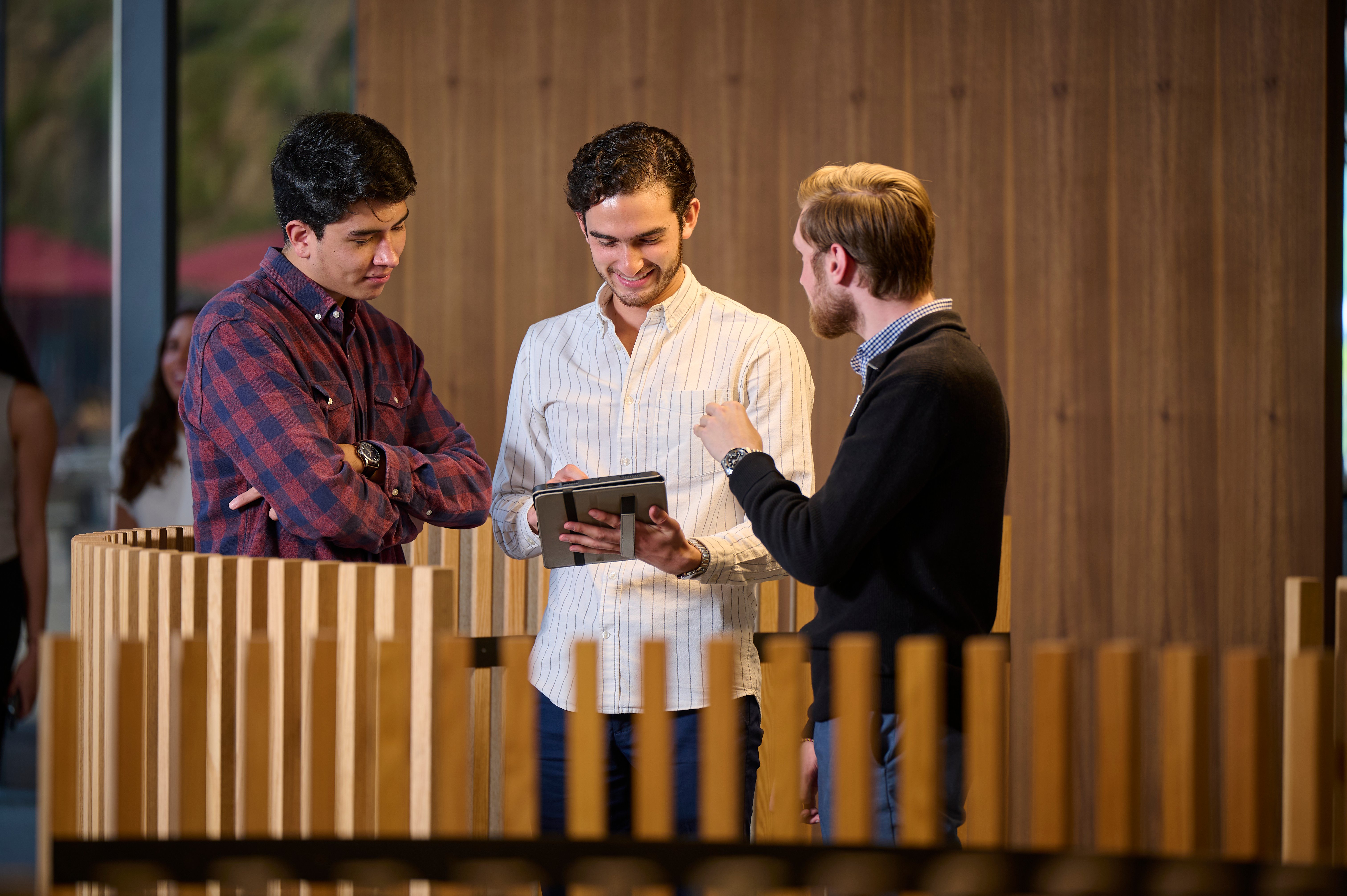 Clases presenciales con participación activa, análisis de casos y práctica guiada.